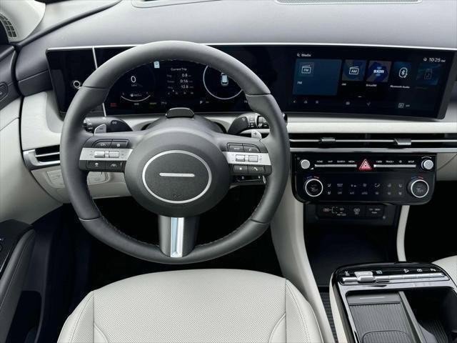 New 2025 Hyundai Tucson Limited image 17