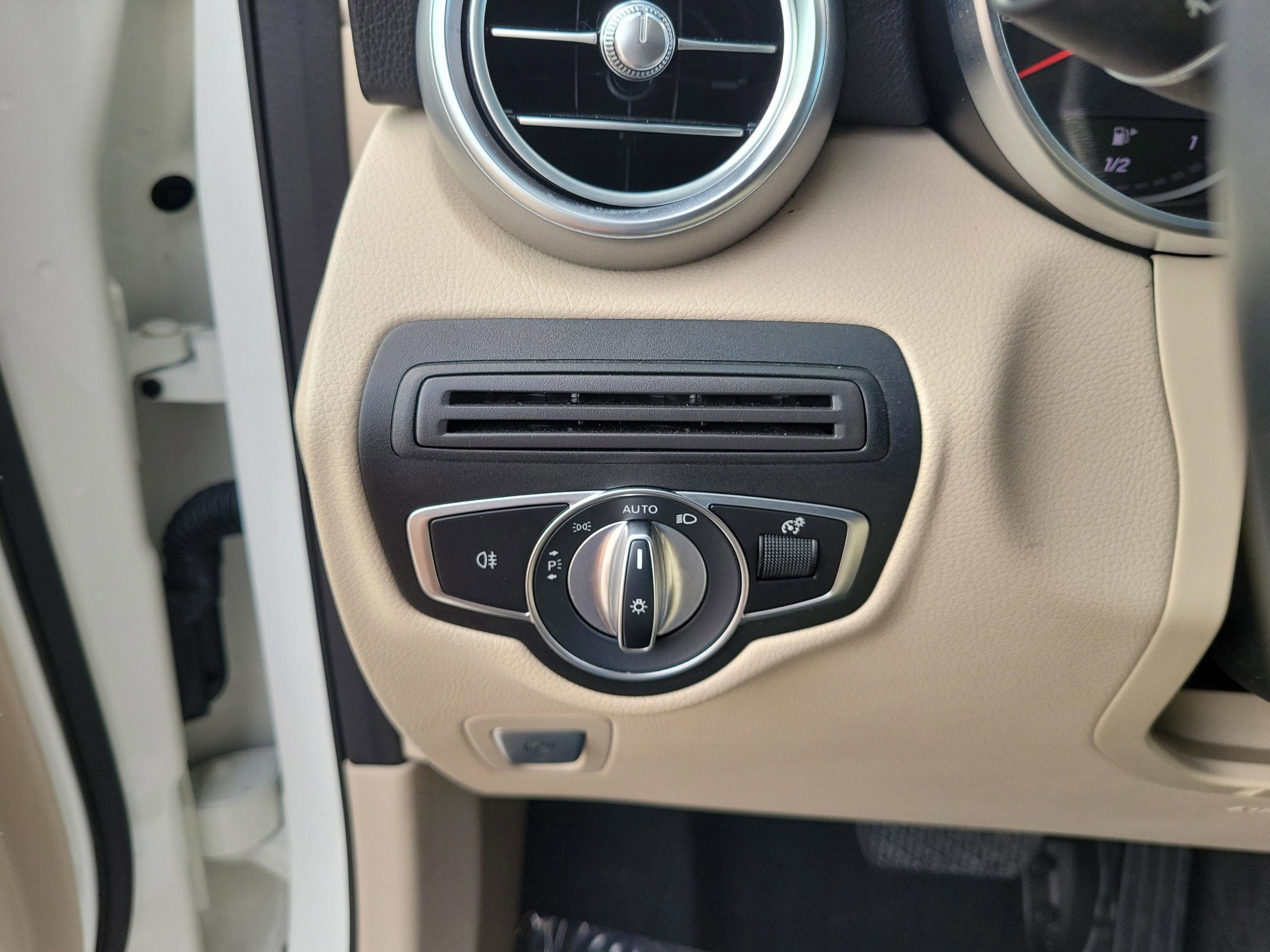 Certified 2022 Mercedes-Benz GLC 300 image 25