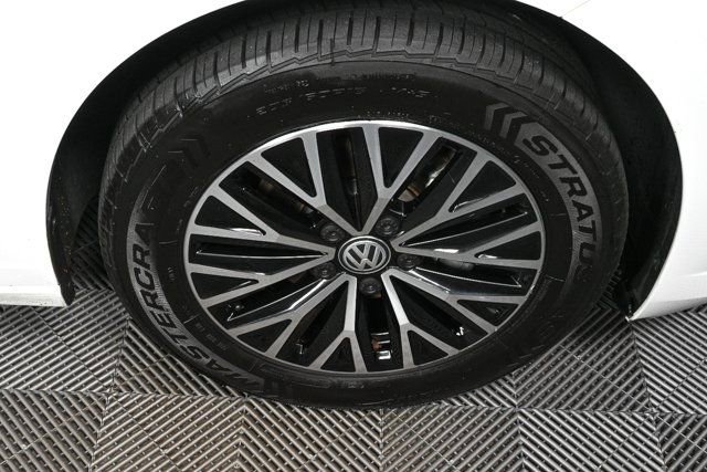 Used 2021 Volkswagen Jetta SE image 35