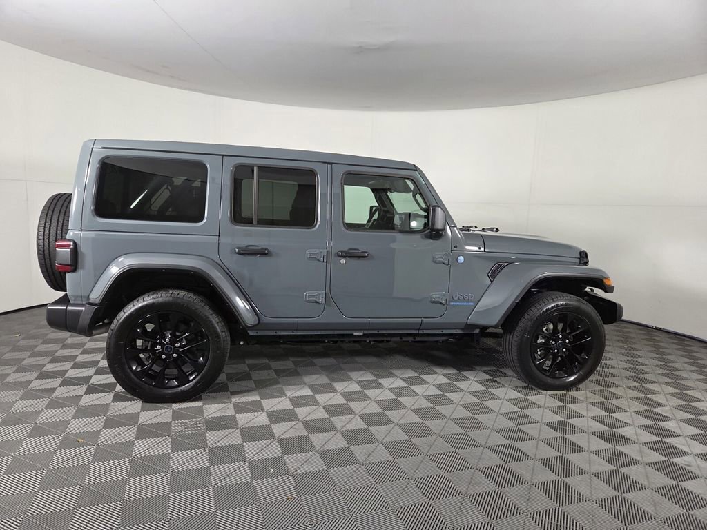 Certified 2025 Jeep Wrangler Sahara w/ Safety Group image 4