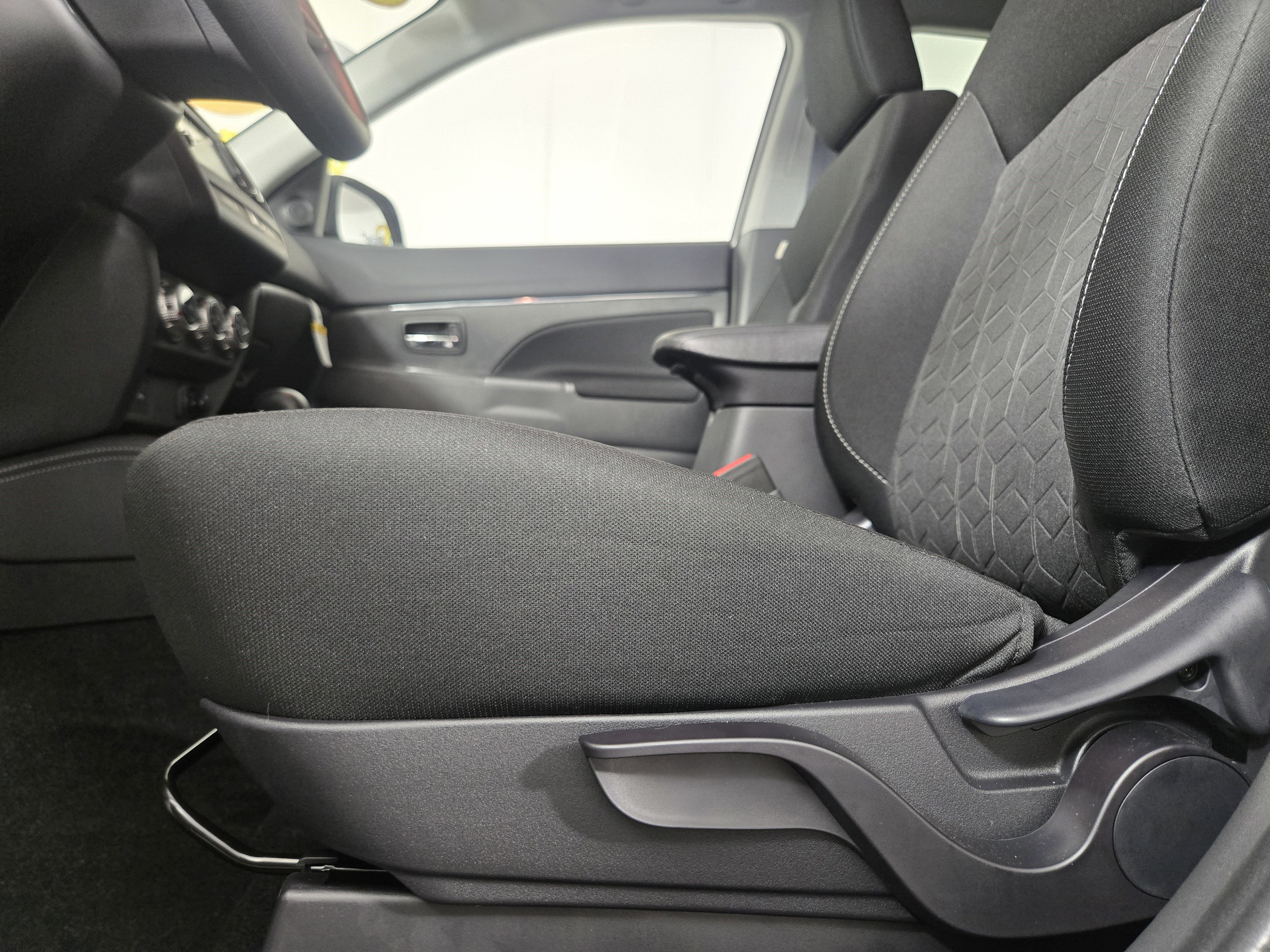 New 2025 Mitsubishi Outlander Sport ES image 29