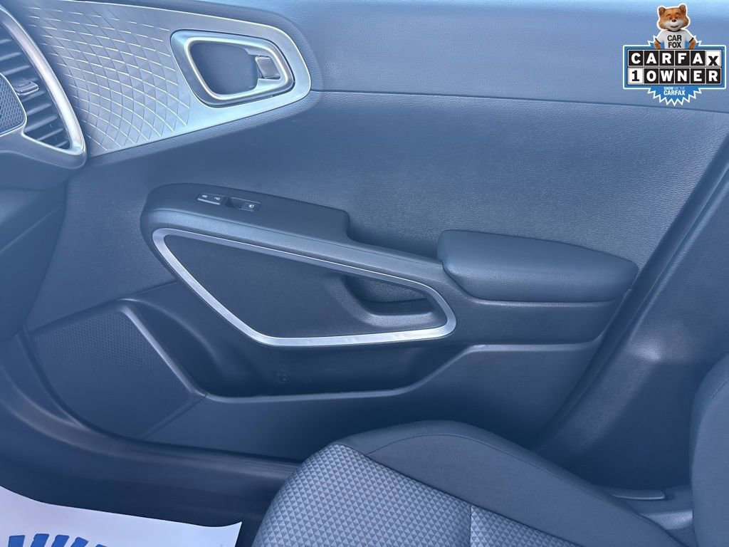 Used 2025 Kia Soul LX FWD image 23