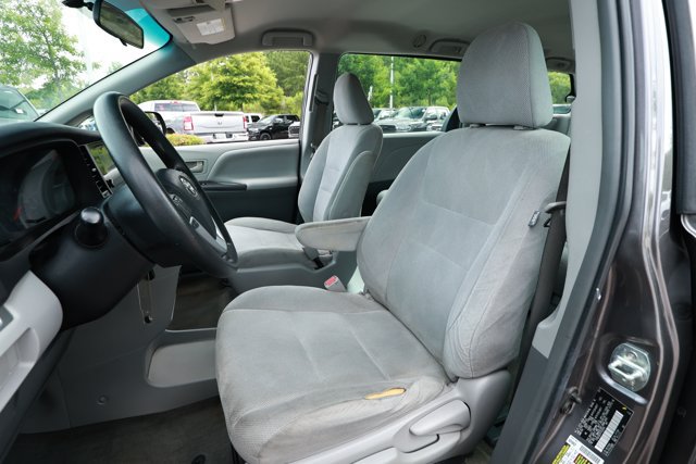 Used 2015 Toyota Sienna L FWD image 19