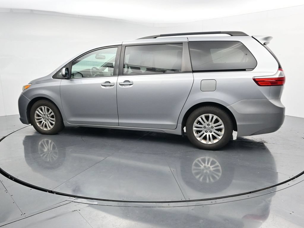 Used 2015 Toyota Sienna XLE w/ Four Season Floor Mat Package FWD image 5