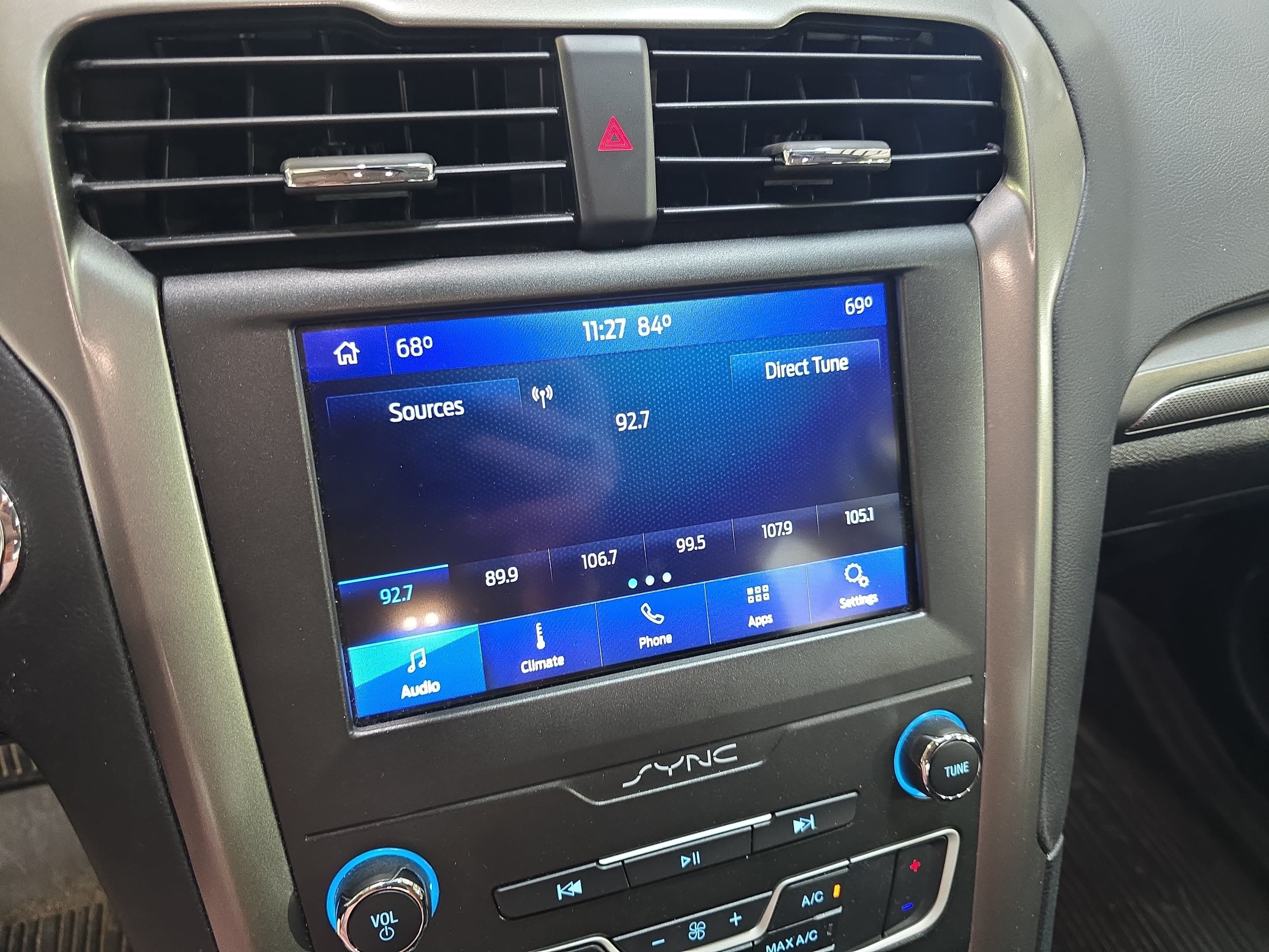 Used 2020 Ford Fusion SE FWD image 19