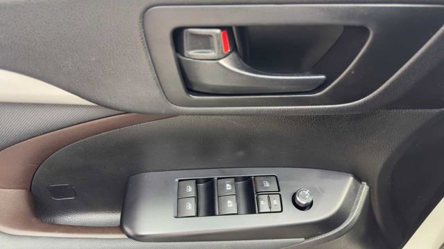 Used 2015 Toyota Highlander LE FWD image 24