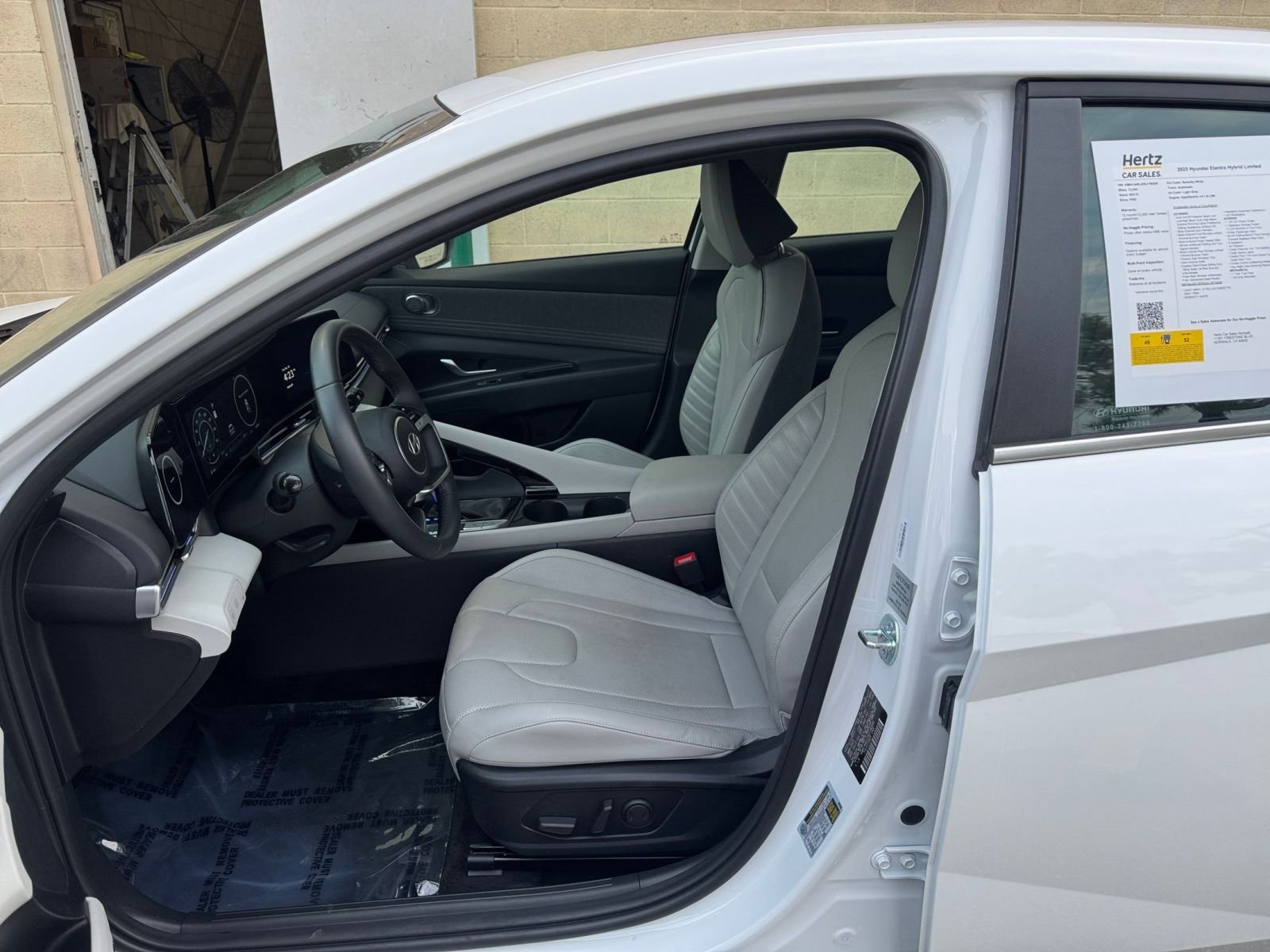 Used 2025 Hyundai Elantra Limited image 28