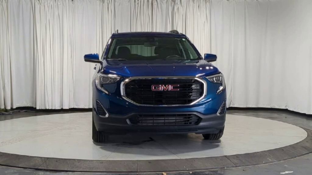 Used 2020 GMC Terrain SLE w/ Driver Convenience Package image 3