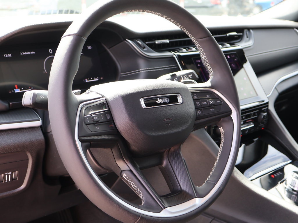 Used 2025 Jeep Grand Cherokee L Altitude AWD/4WD image 25