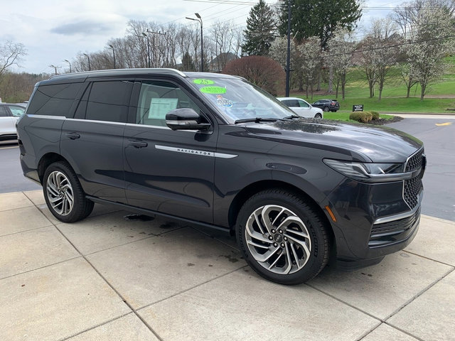 Certified 2025 Lincoln Navigator Reserve image 8