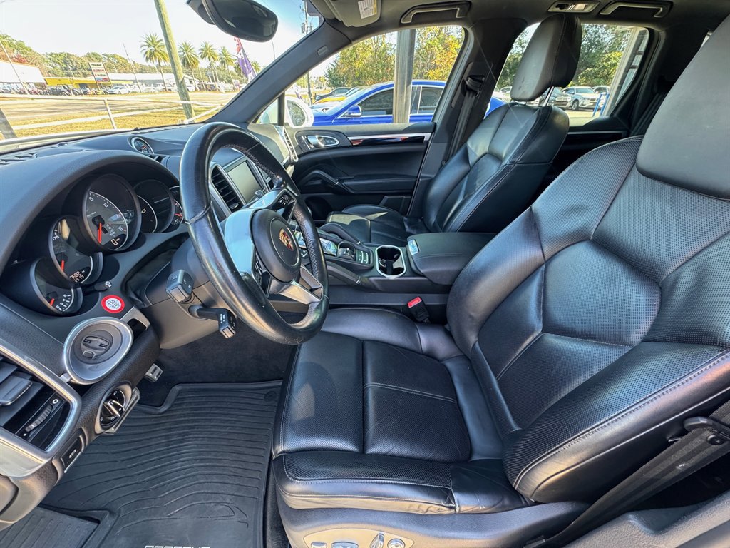 Used 2015 Porsche Cayenne S image 11