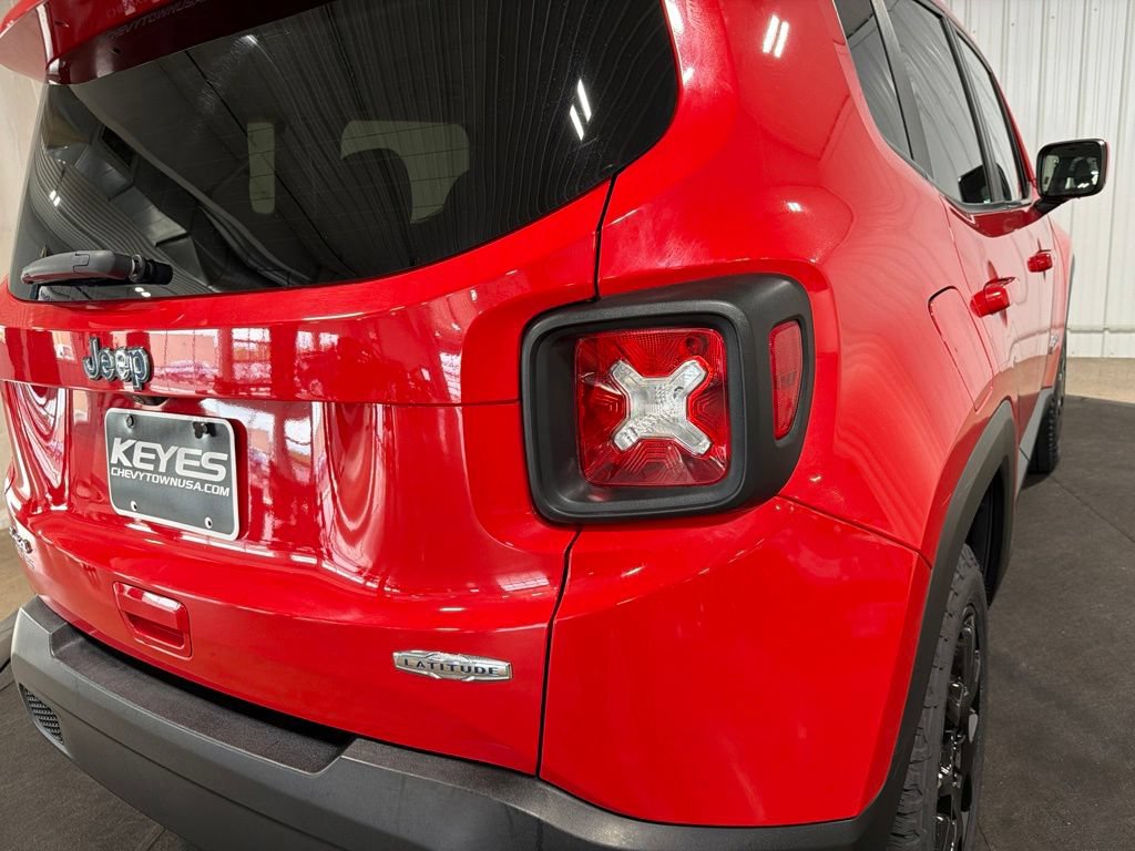 Used 2020 Jeep Renegade Latitude w/ Cold Weather Group AWD/4WD image 16