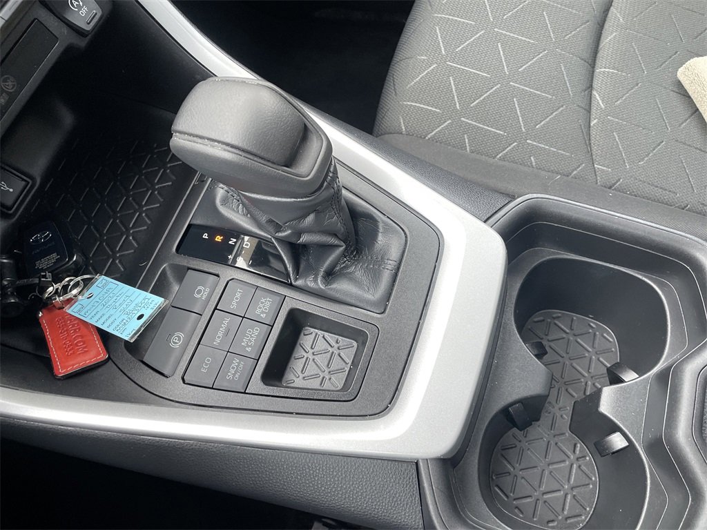 Used 2021 Toyota RAV4 XLE image 21