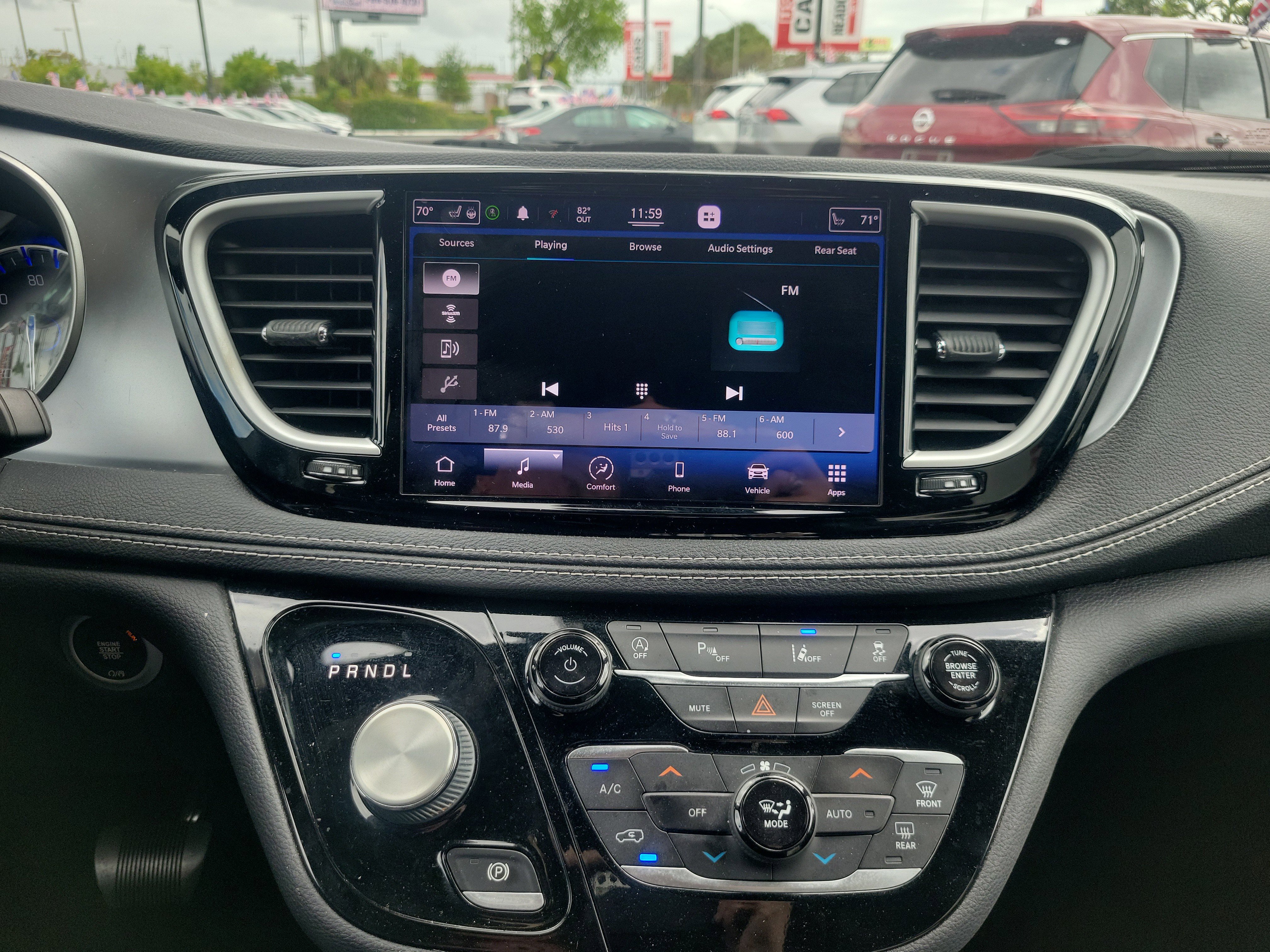 Used 2021 Chrysler Pacifica Touring-L w/ Uconnect Theater Family Group image 27