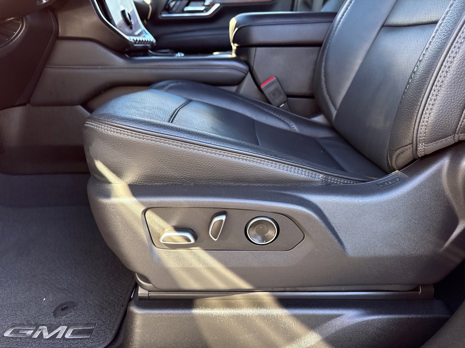 Used 2025 GMC Yukon Denali image 20