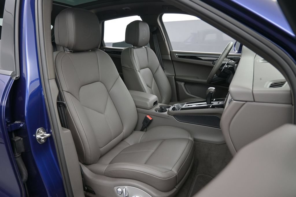 Certified 2026 Porsche Macan AWD/4WD image 29