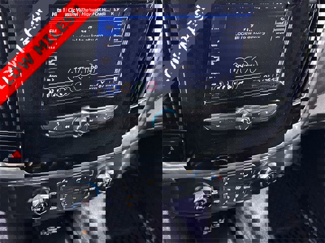 Used 2023 Chevrolet Traverse LT image 13