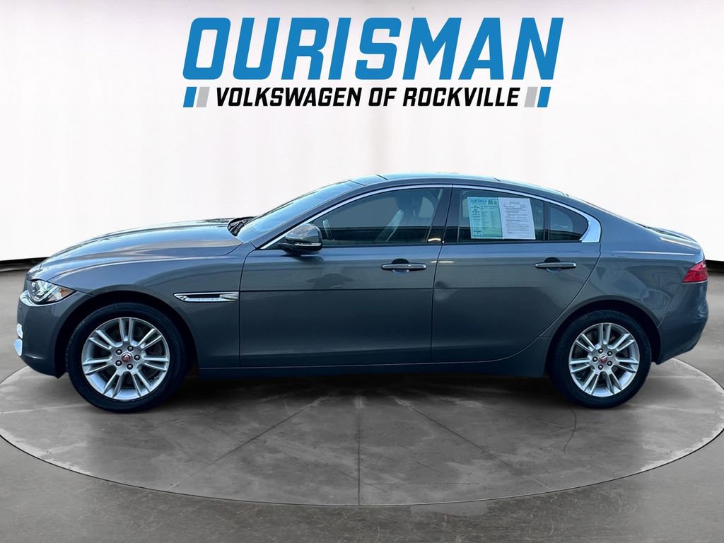 Used 2018 Jaguar XE Premium image 3