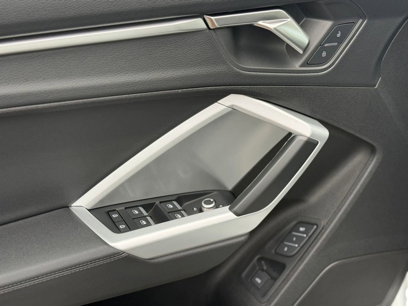 New 2025 Audi Q3 2.0T Premium image 12