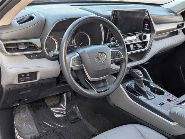 Used 2023 Toyota Highlander XLE image 10