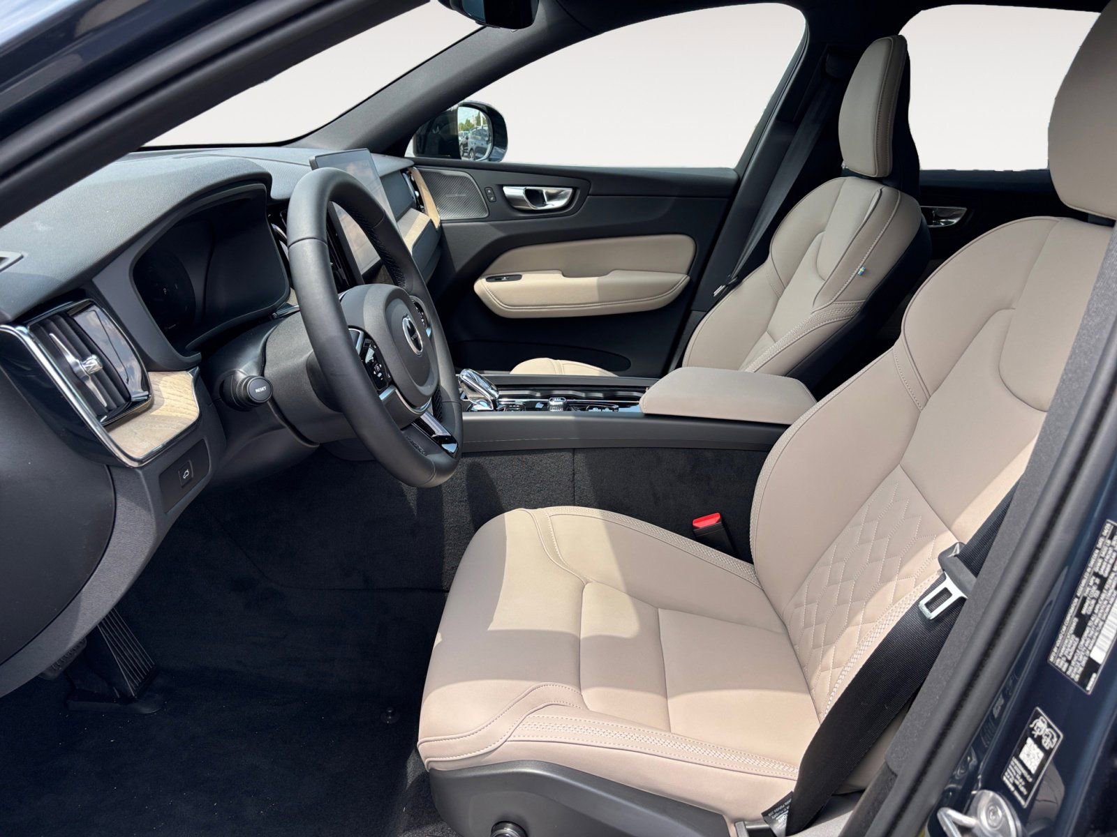 New 2026 Volvo XC60 B5 Plus w/ Protection Package Premier image 9