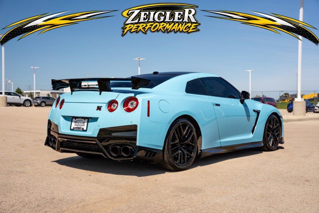 Used 2017 Nissan GT-R Premium AWD/4WD image 7