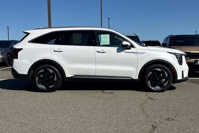 Certified 2025 Kia Sorento EX AWD/4WD image 3