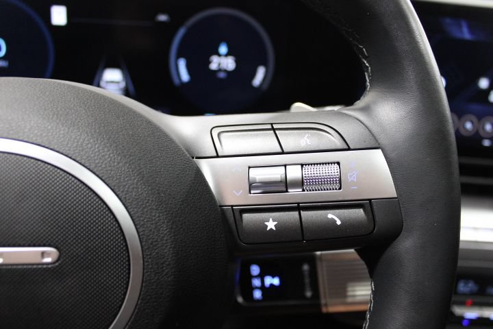 Used 2024 Hyundai Kona Limited FWD image 38