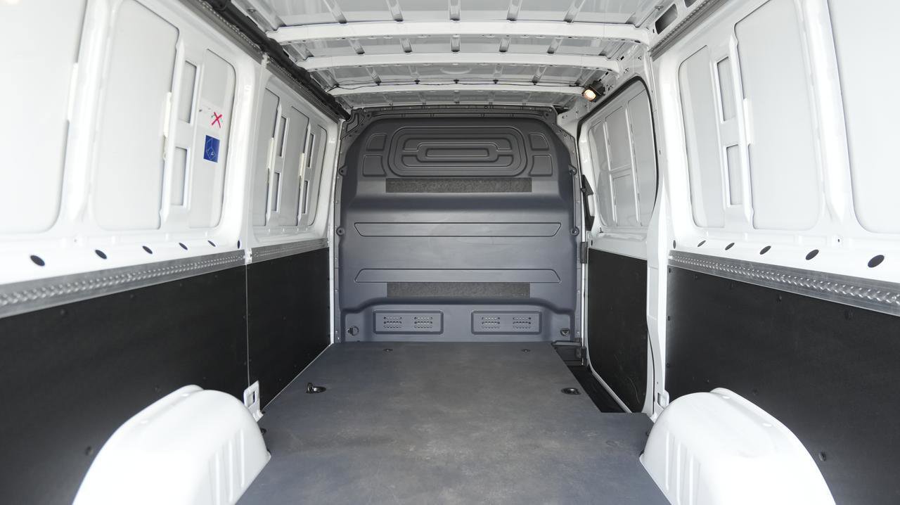 Used 2025 Mercedes-Benz Sprinter 2500 image 8