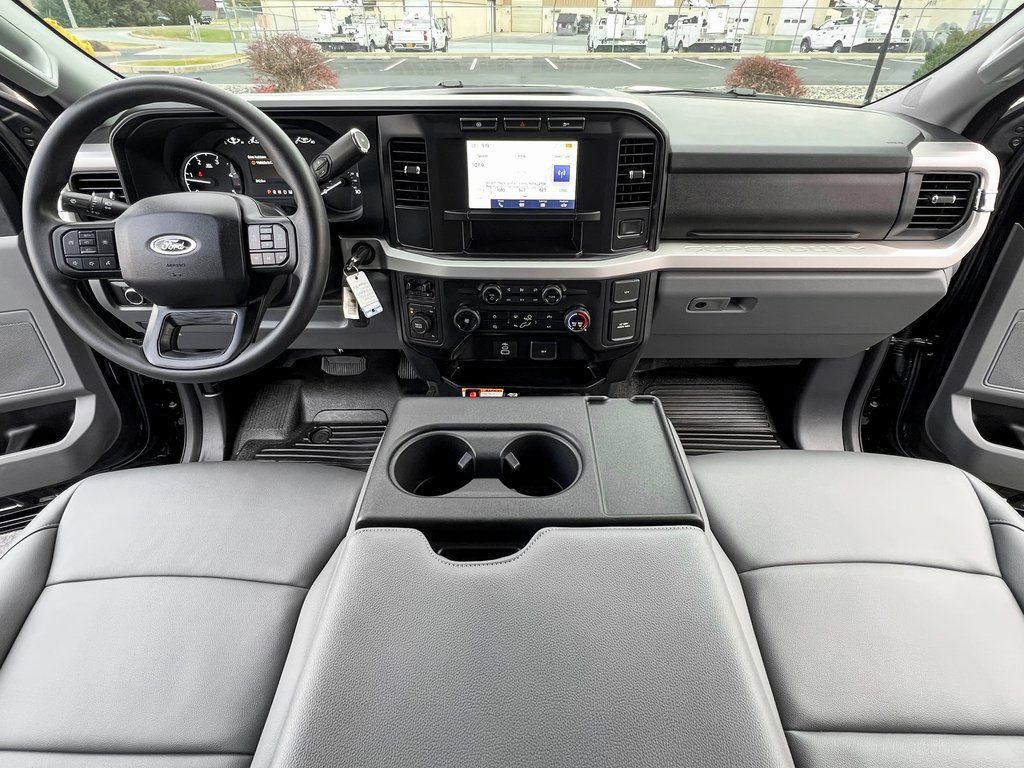 Used 2024 Ford F550 XLT image 5