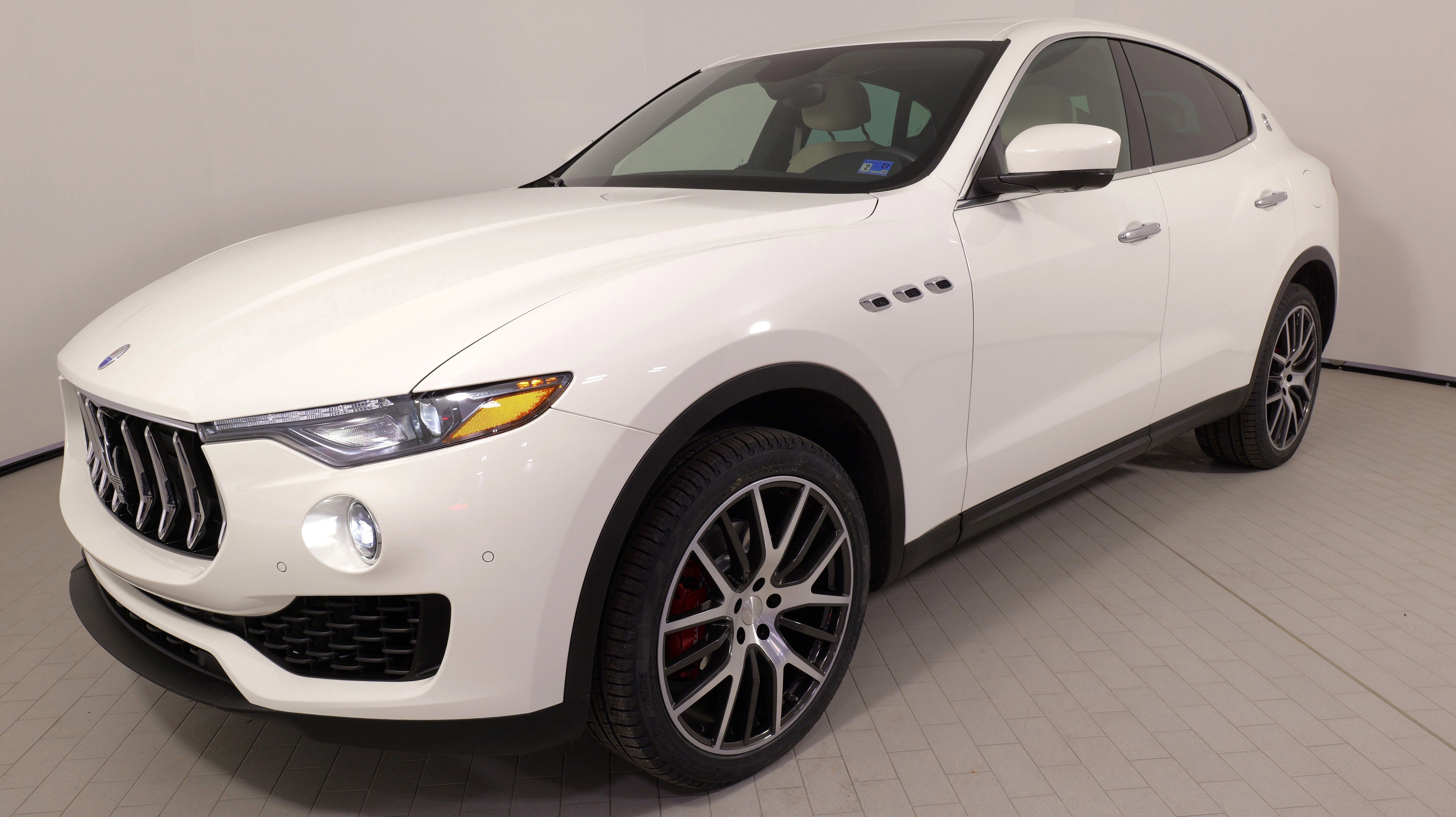 Used 2018 Maserati Levante image 4