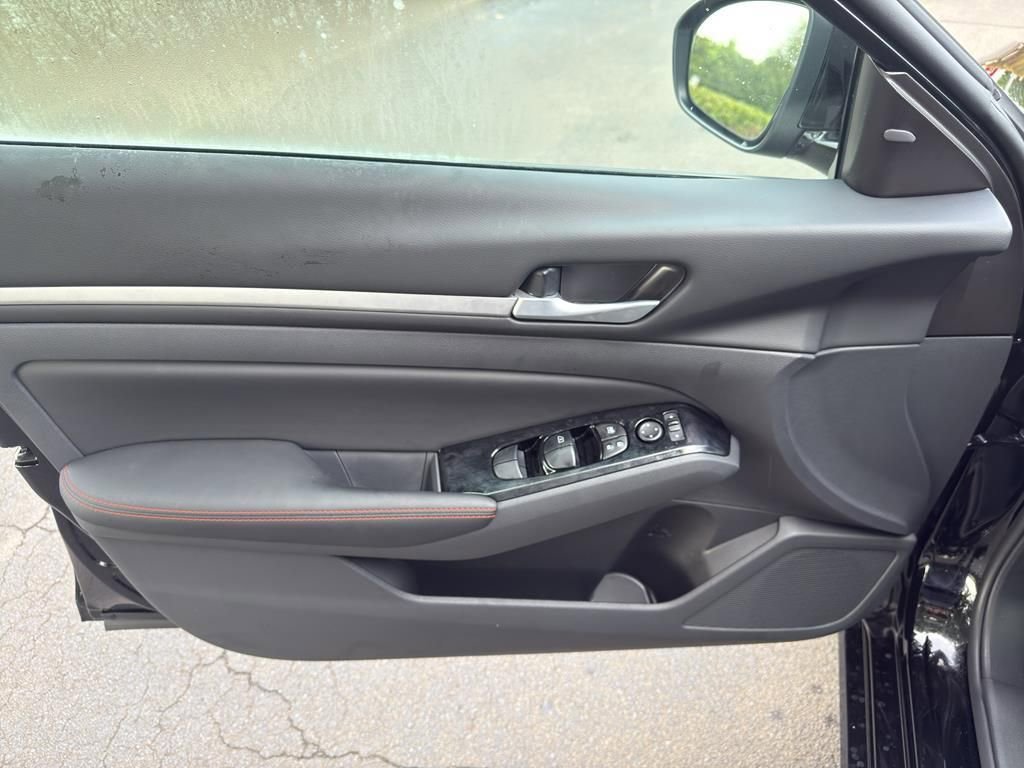 New 2025 Nissan Altima 2.5 SR image 16
