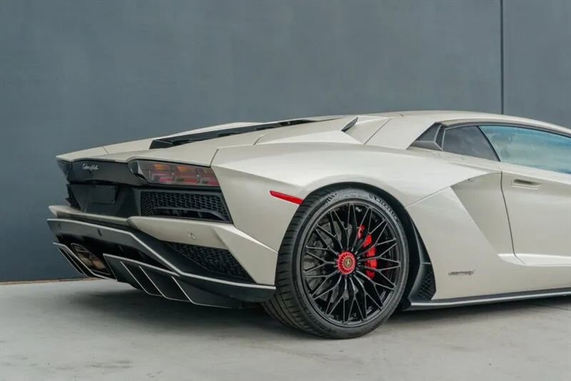 Used 2017 Lamborghini Aventador S image 43