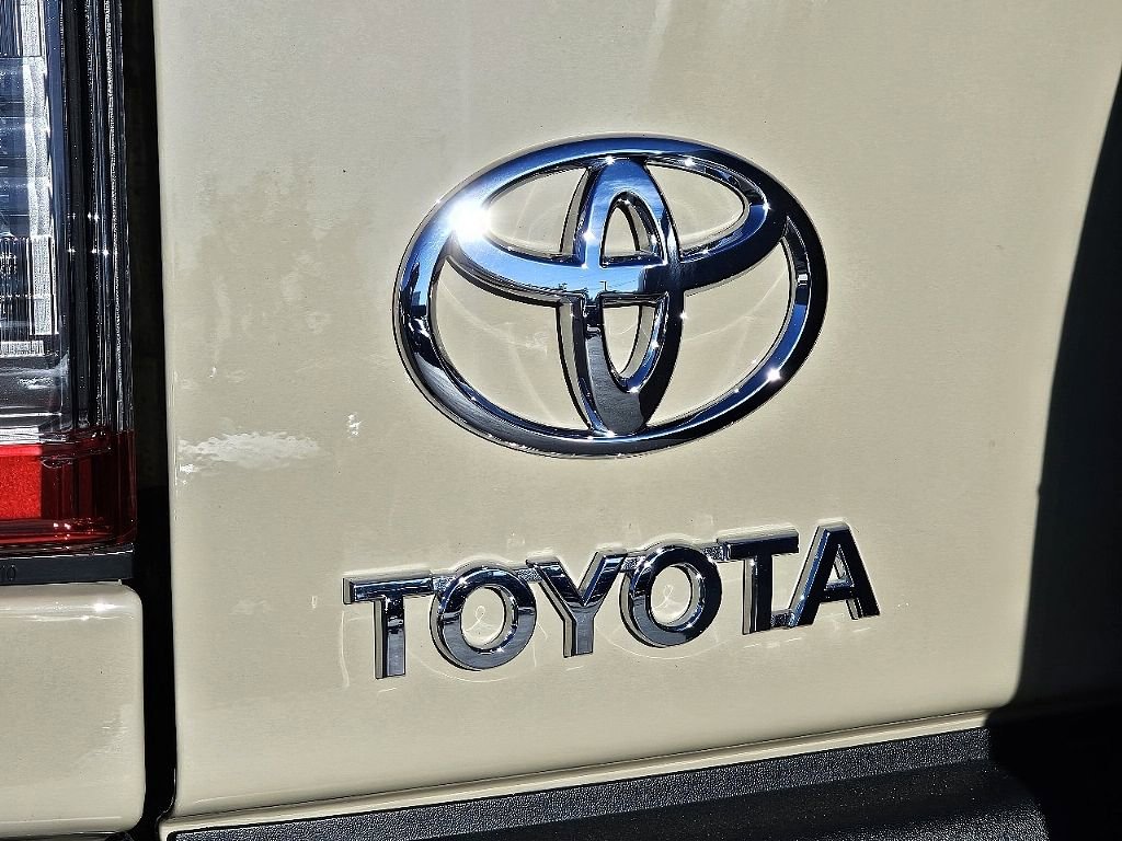 Used 2014 Toyota FJ Cruiser 4WD w/ Upgrade Package image 15