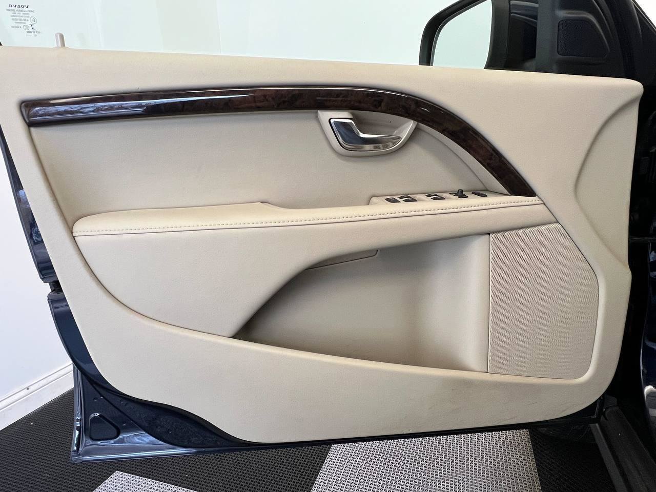 Used 2016 Volvo XC70 T5 Premier w/ Proximity Package FWD image 7