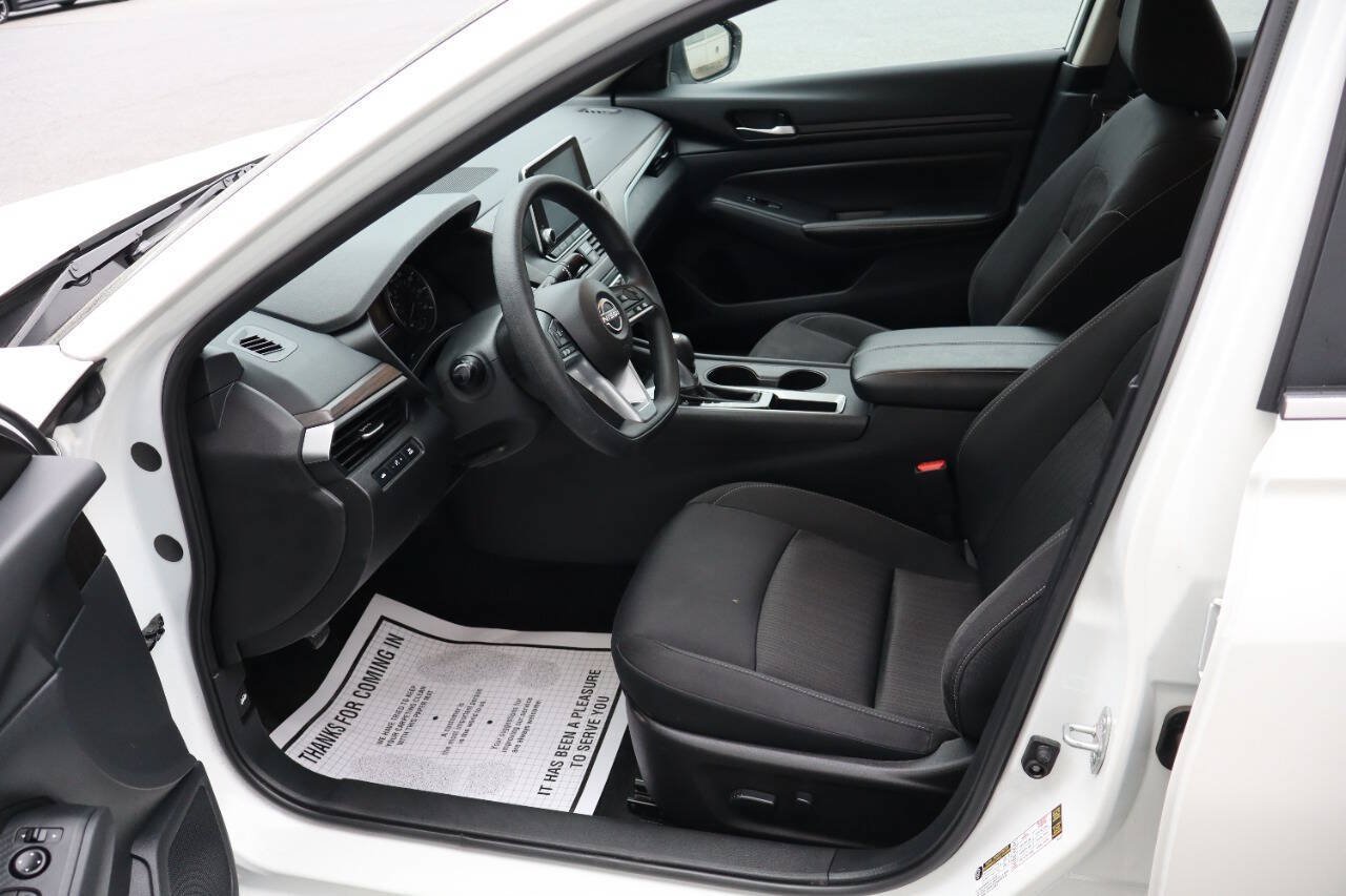 Used 2025 Nissan Altima 2.5 SV FWD image 5