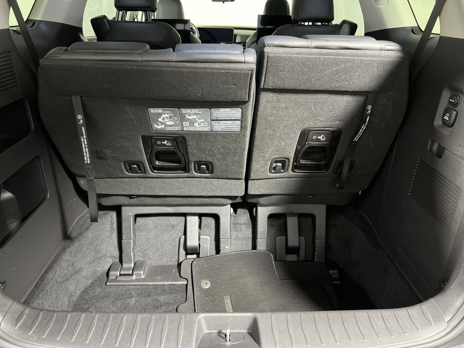 Used 2025 Kia Carnival SX FWD image 24