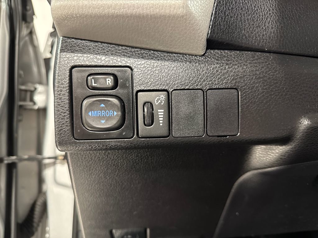 Used 2014 Toyota Corolla LE FWD image 17