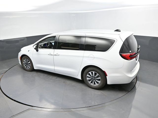 Used 2023 Chrysler Pacifica Touring-L FWD image 41
