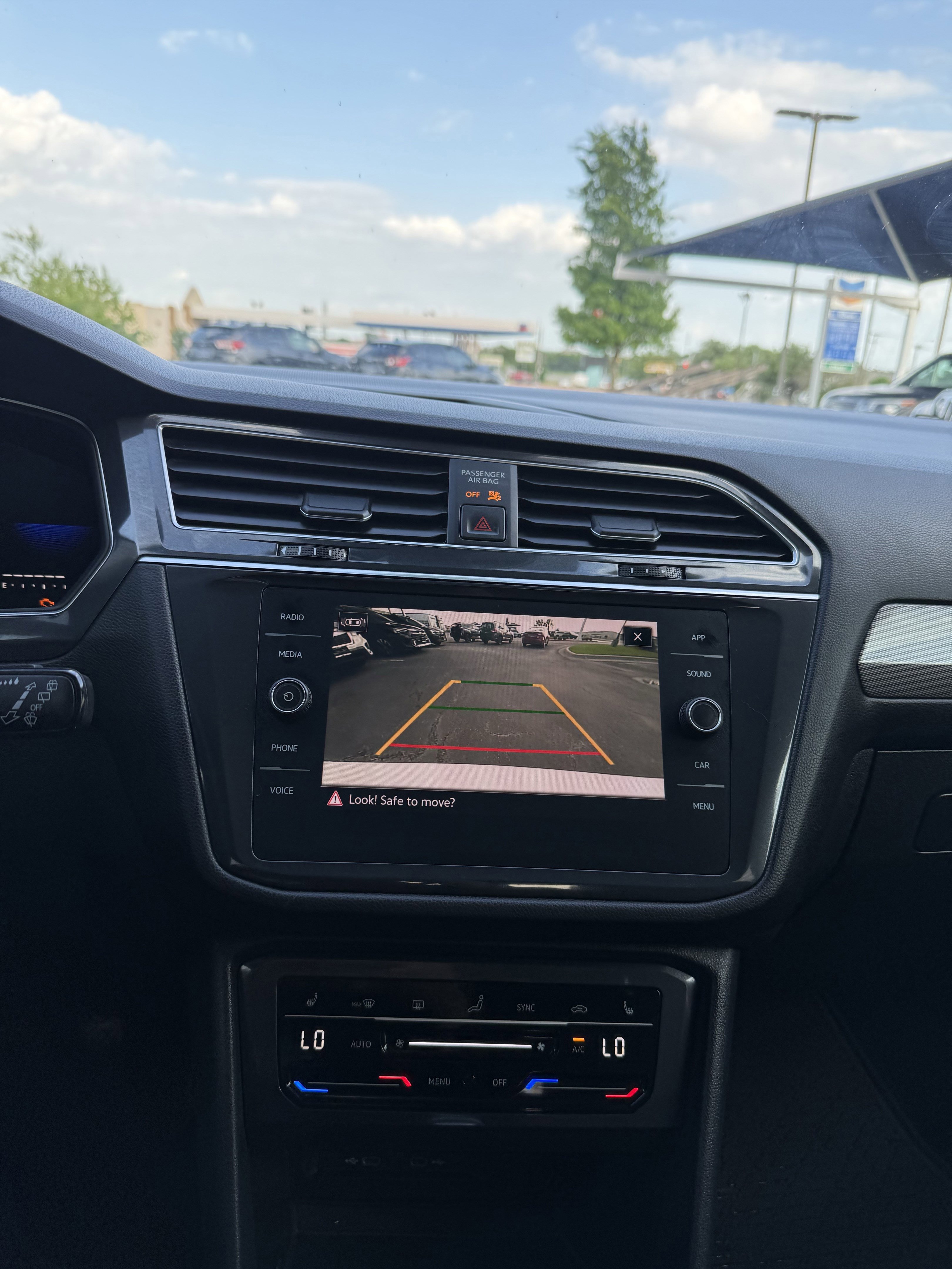 Used 2022 Volkswagen Tiguan SE FWD image 31