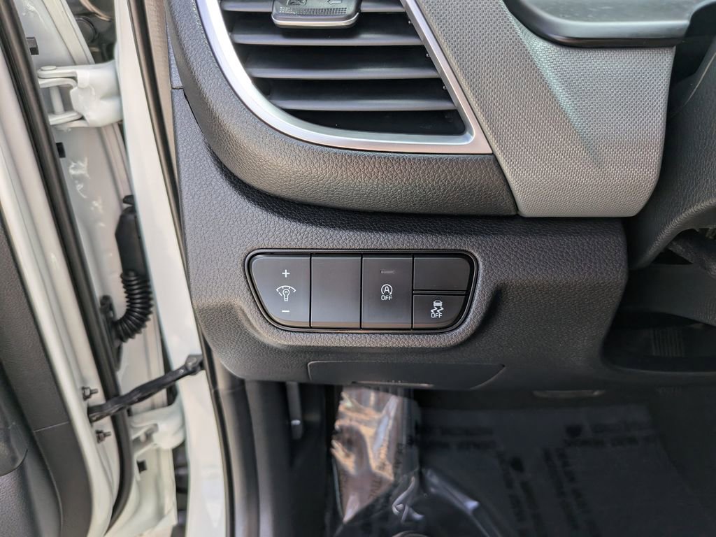 Certified 2025 Kia Seltos LX AWD/4WD image 26