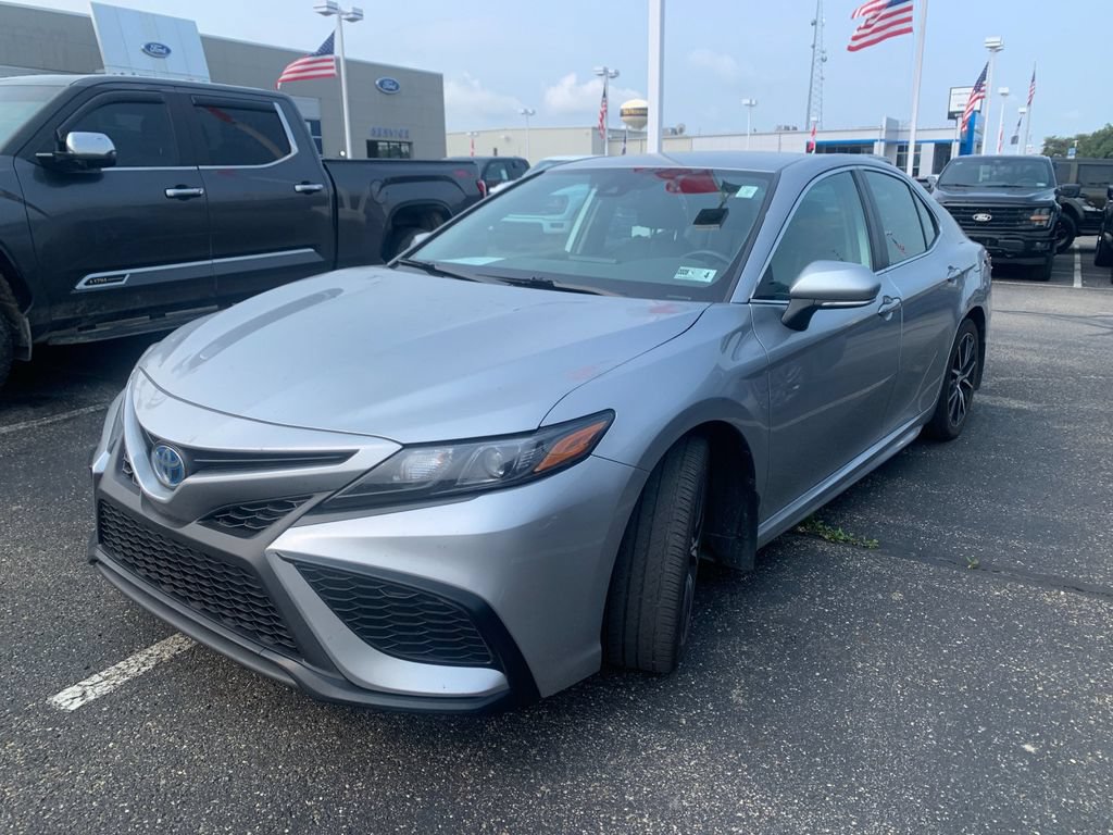 Used 2022 Toyota Camry SE w/ Cold Weather Package FWD image 5