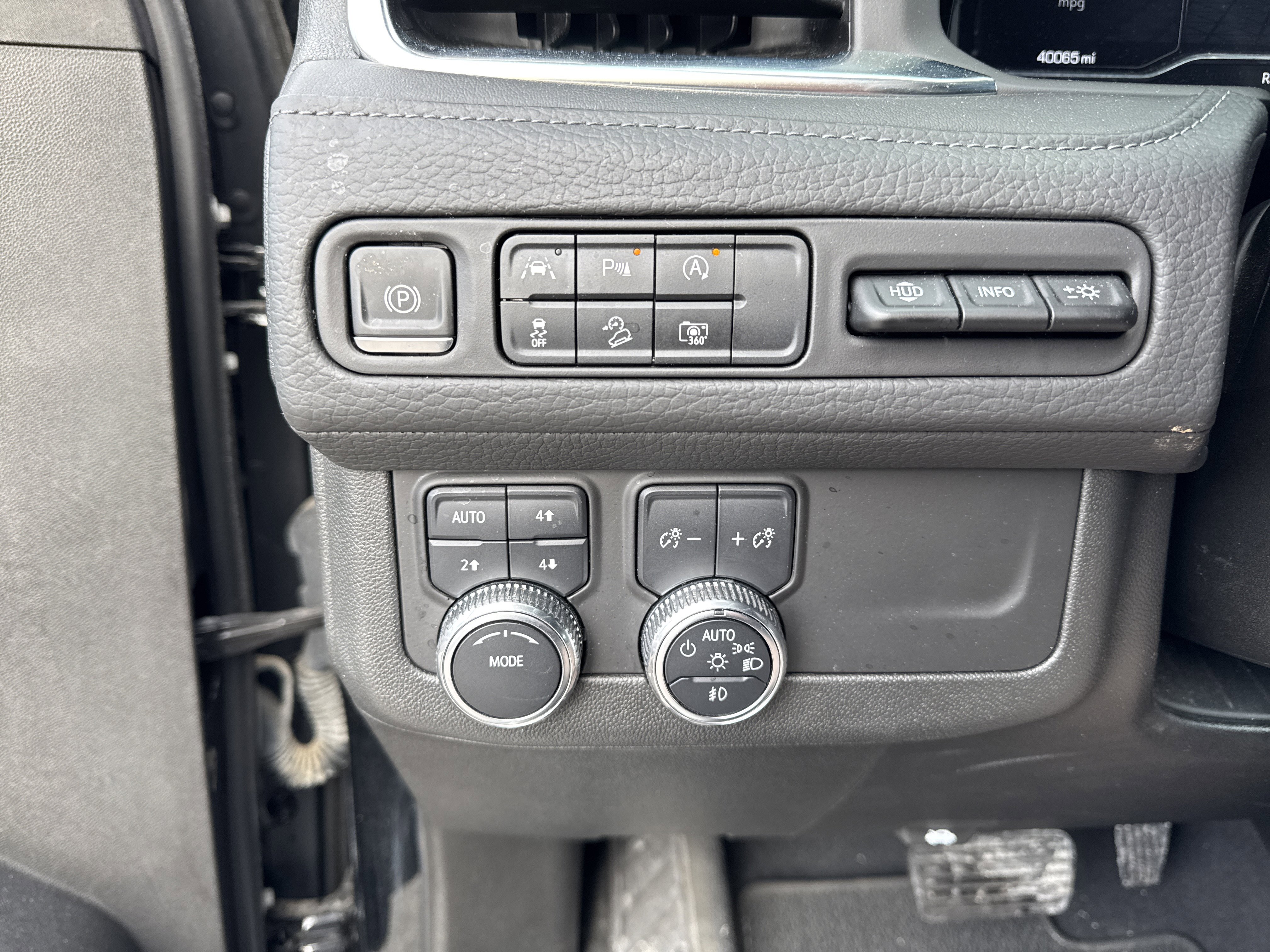 Used 2024 GMC Yukon XL Denali image 27