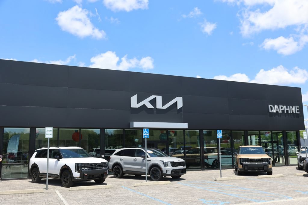 Used 2025 Kia Soul LX w/ LX Technology Package FWD image 8