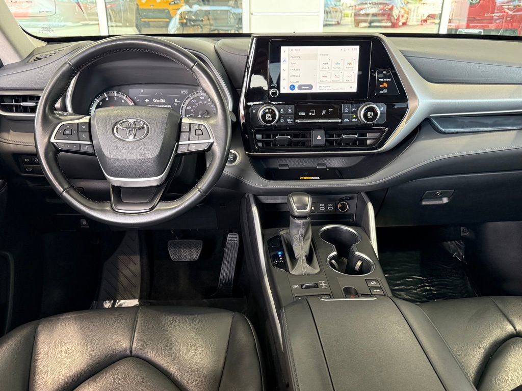 Used 2024 Toyota Highlander XLE AWD/4WD image 34