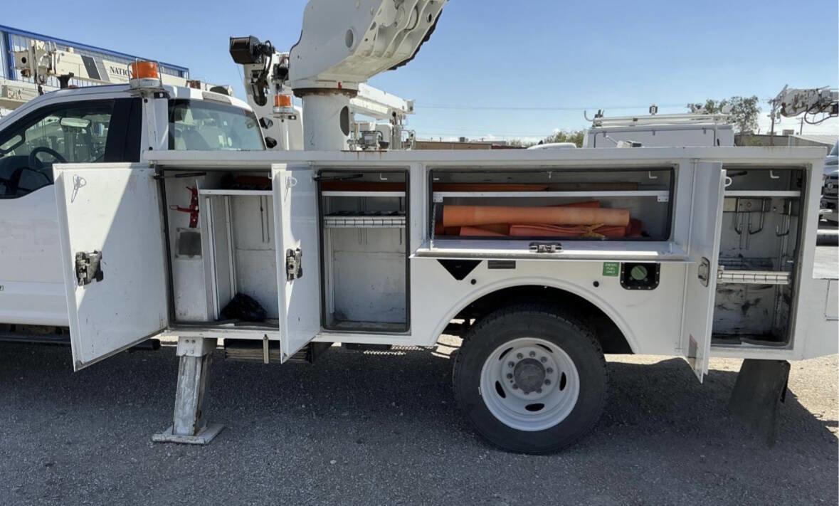 Used 2019 Ford F550 4x4 Regular Cab Super Duty image 7