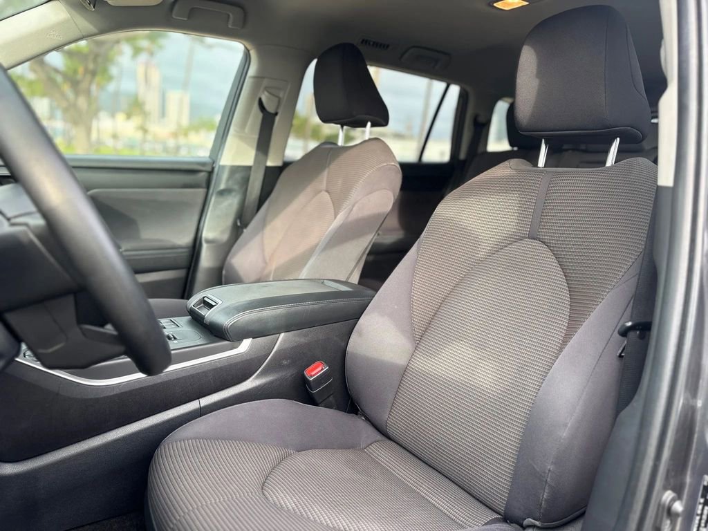 Used 2023 Toyota Highlander L image 8
