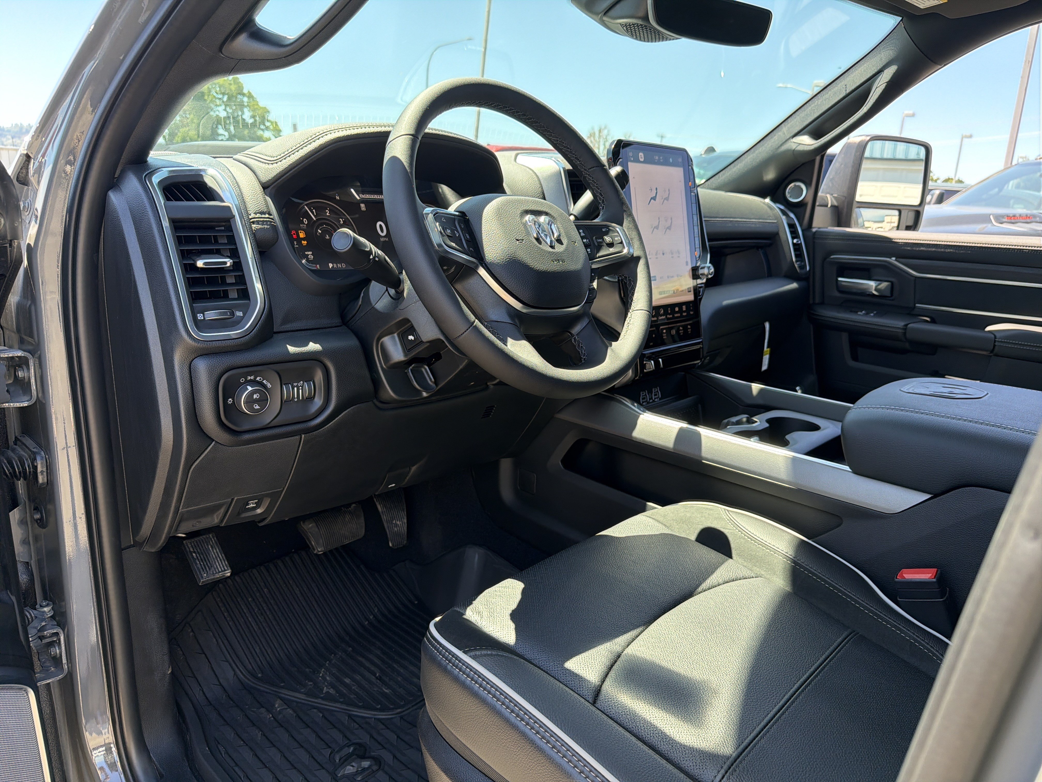 New 2026 RAM 3500 Laramie AWD/4WD image 9