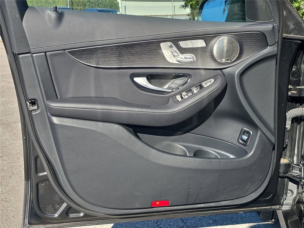 Used 2023 Mercedes-Benz GLC 300 4MATIC Coupe image 15