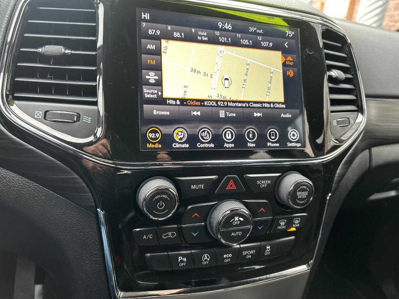 Used 2021 Jeep Grand Cherokee Laredo image 13